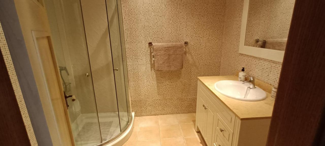 Beautiful, Spacious Villa, Heated Pool, Sleeps Eight, With Quality Furnishings 科斯塔卡莱塔 外观 照片