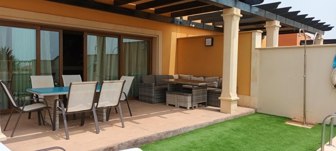 Beautiful, Spacious Villa, Heated Pool, Sleeps Eight, With Quality Furnishings 科斯塔卡莱塔 外观 照片