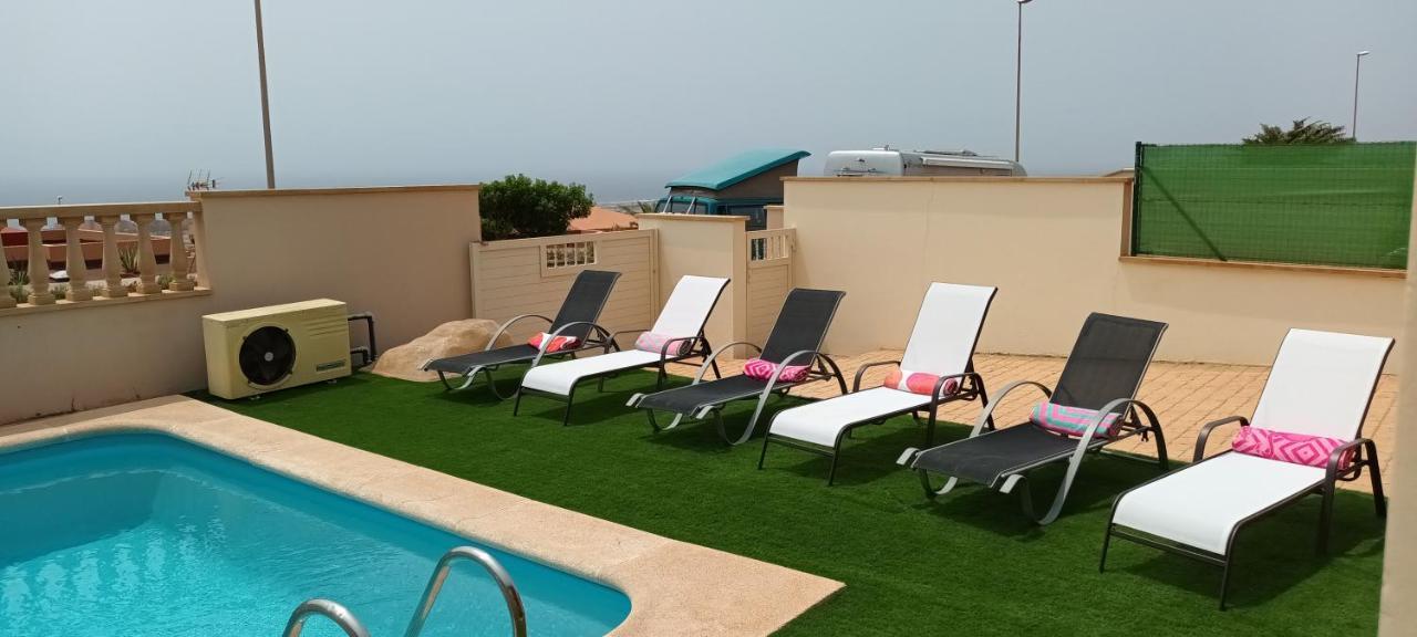Beautiful, Spacious Villa, Heated Pool, Sleeps Eight, With Quality Furnishings 科斯塔卡莱塔 外观 照片