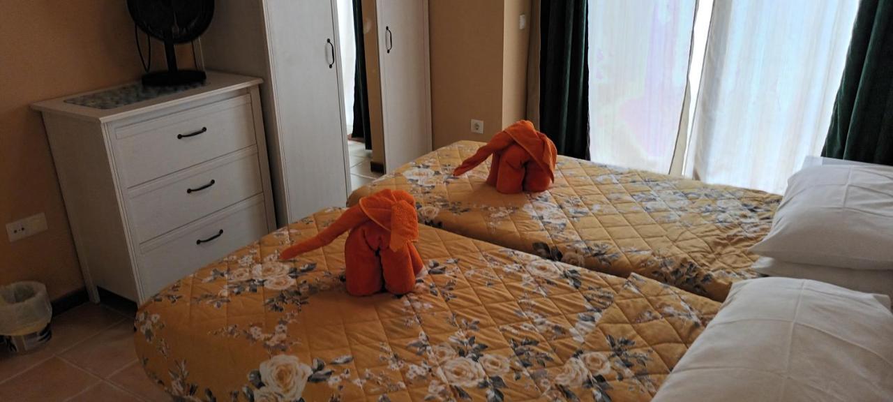 Beautiful, Spacious Villa, Heated Pool, Sleeps Eight, With Quality Furnishings 科斯塔卡莱塔 外观 照片