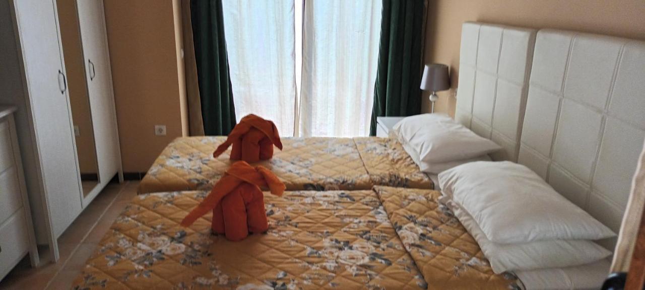 Beautiful, Spacious Villa, Heated Pool, Sleeps Eight, With Quality Furnishings 科斯塔卡莱塔 外观 照片